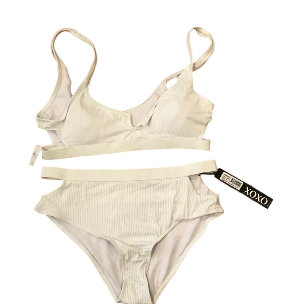 XOXO New flattering confortable white bikini Sz XL